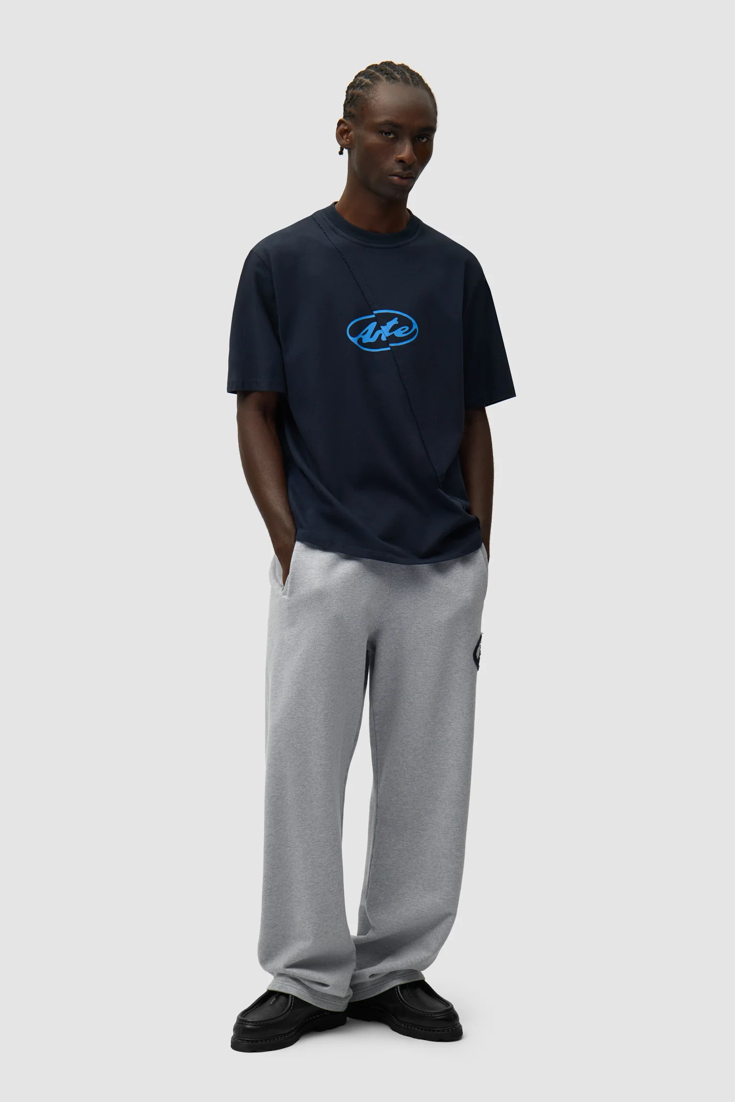Circle Logo T-shirt - Navy - Image 4