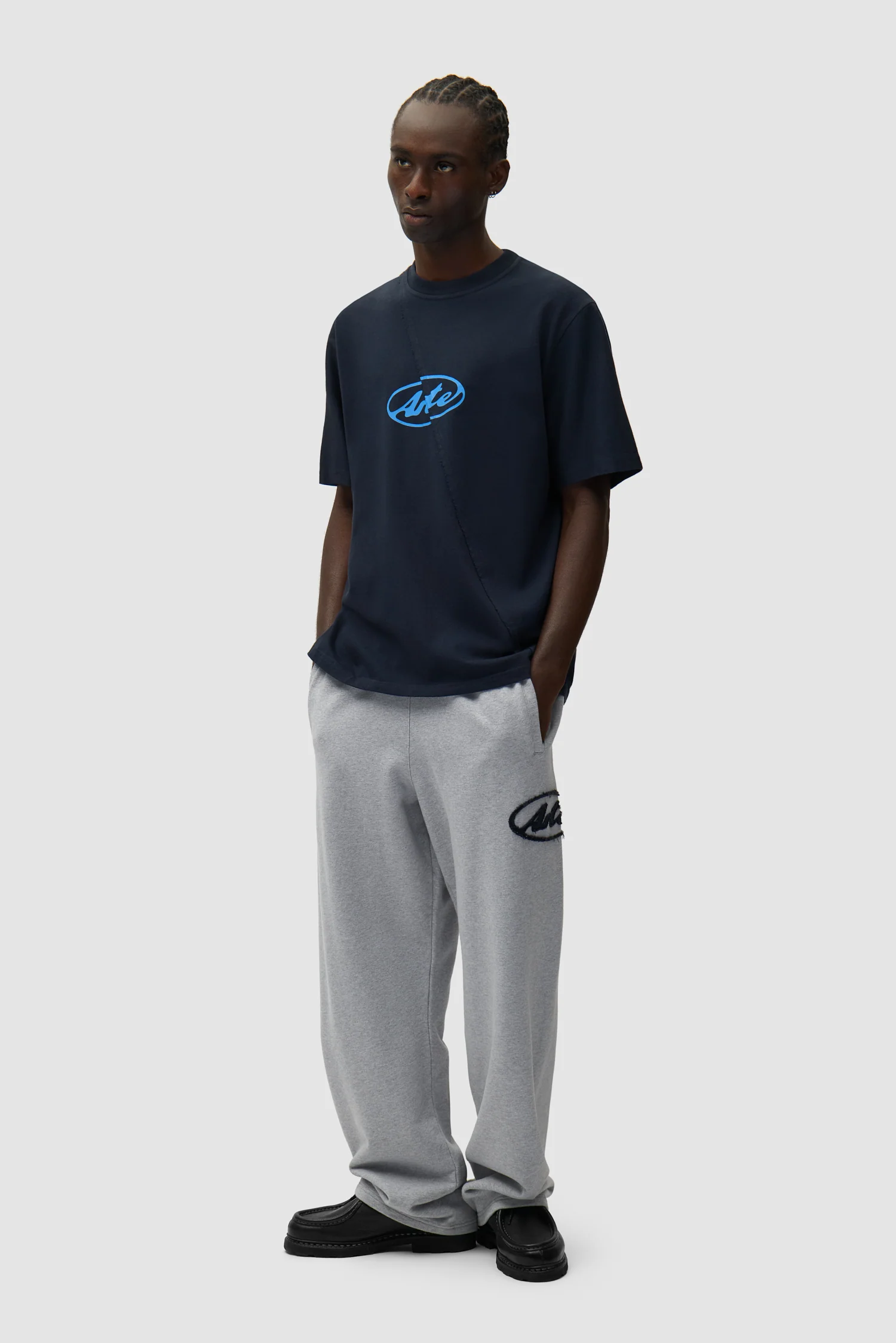 Circle Logo T-shirt - Navy - Image 5