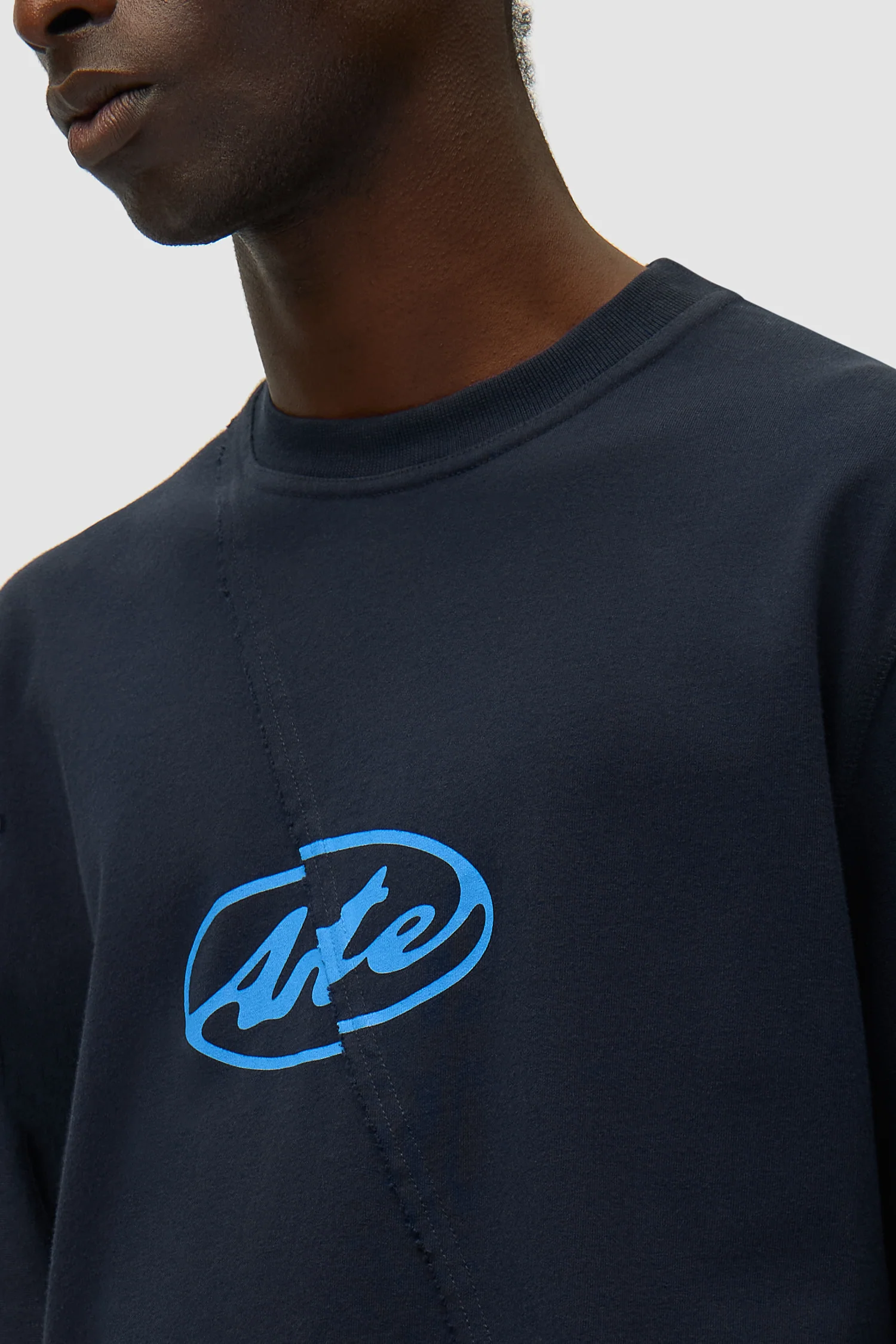 Circle Logo T-shirt - Navy - Image 8