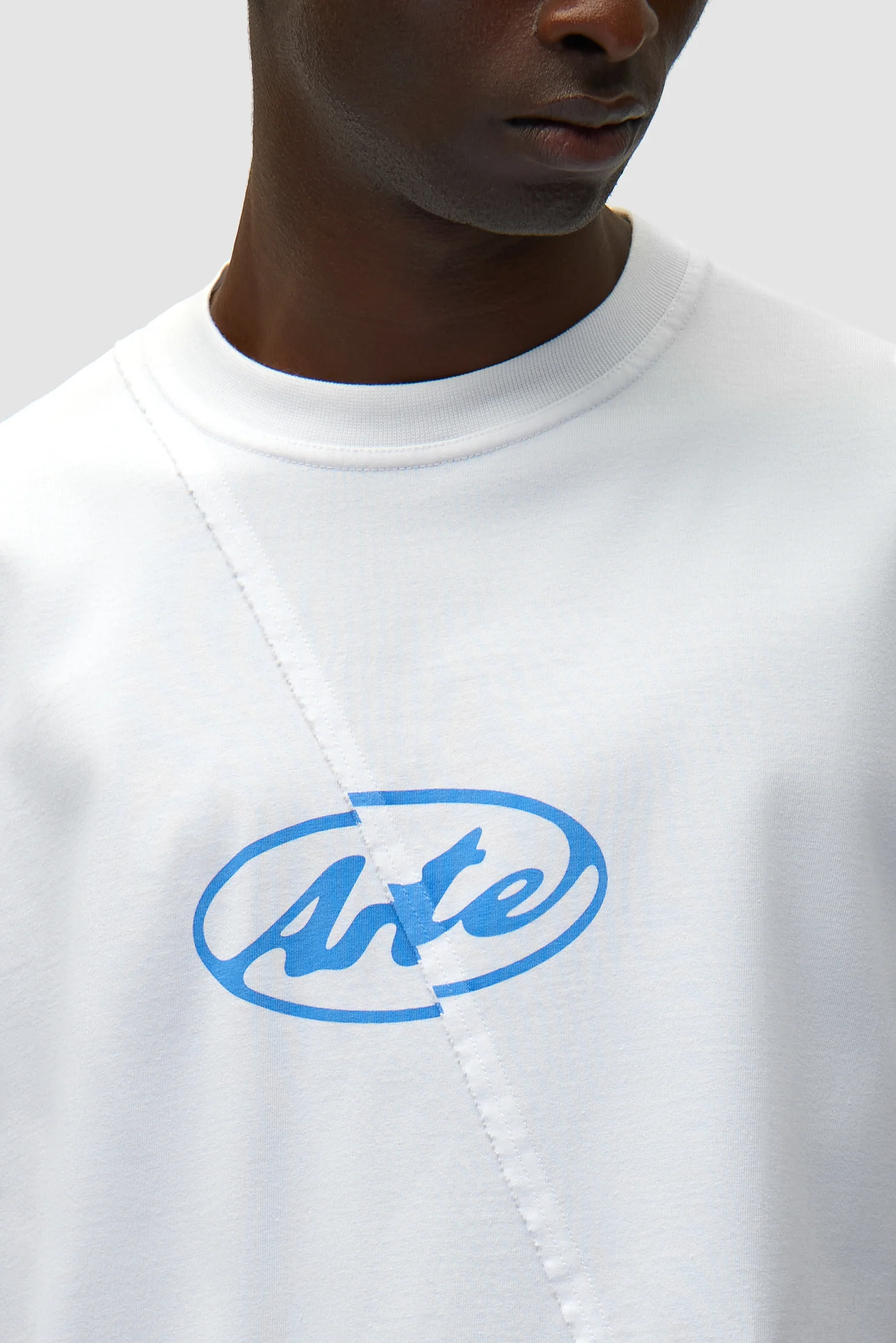 Circle Logo T-shirt - White - Image 8