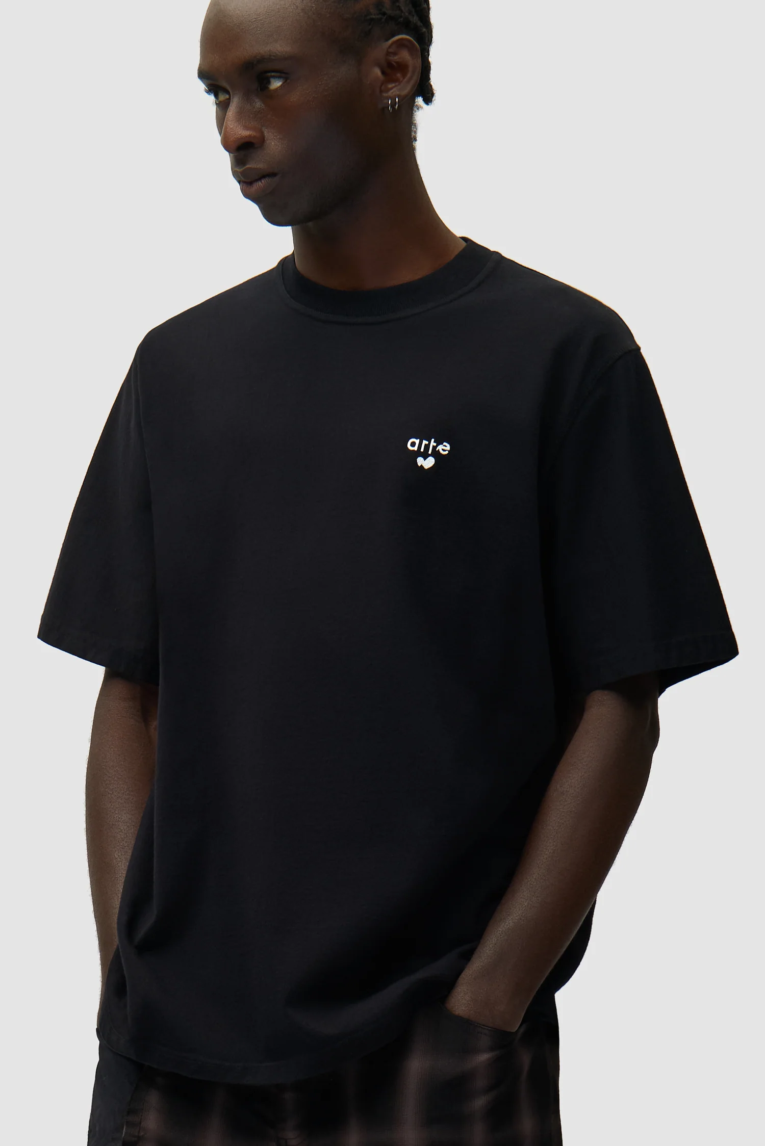 Heart Logo T-shirt - Black - Image 7