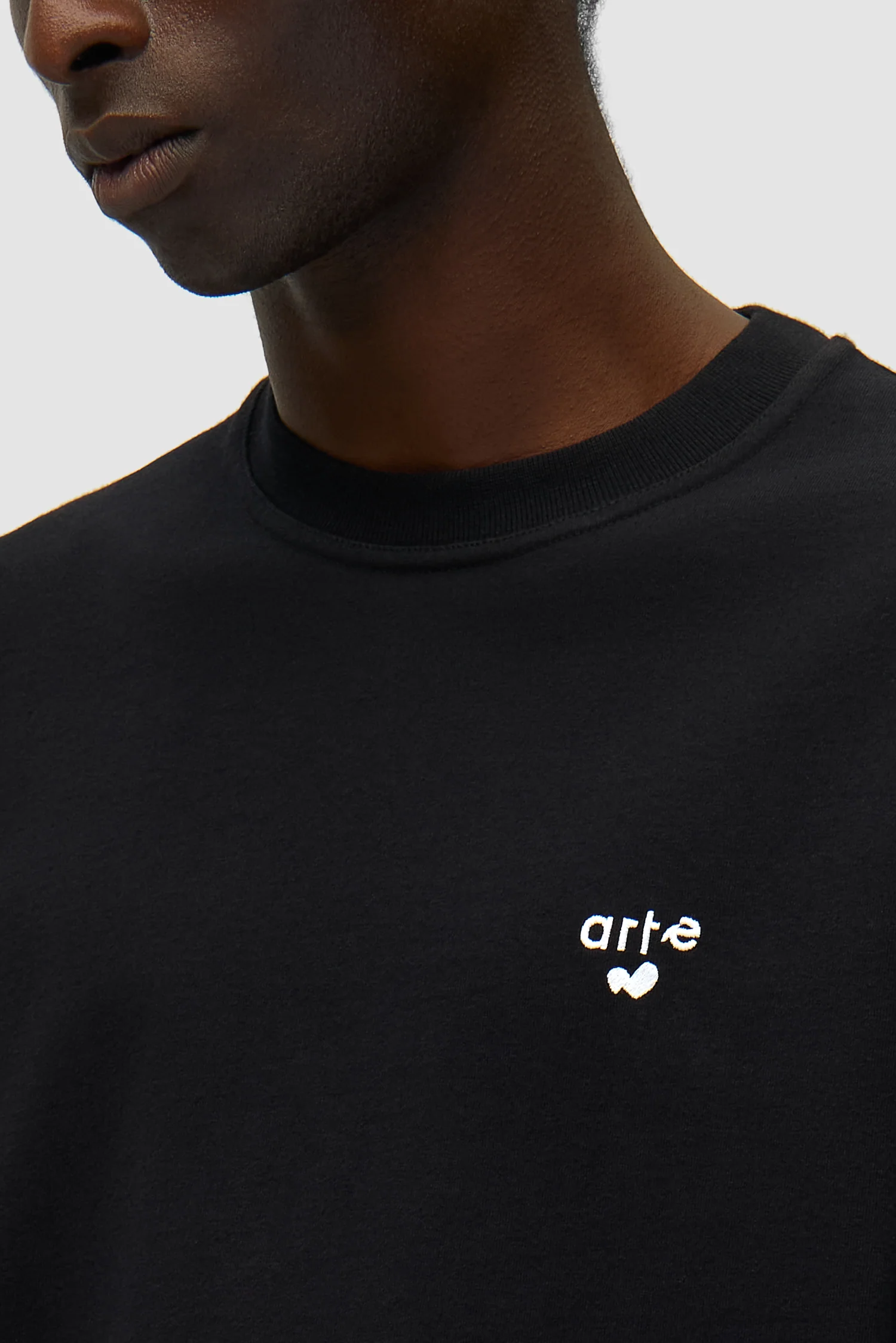 Heart Logo T-shirt - Black - Image 8